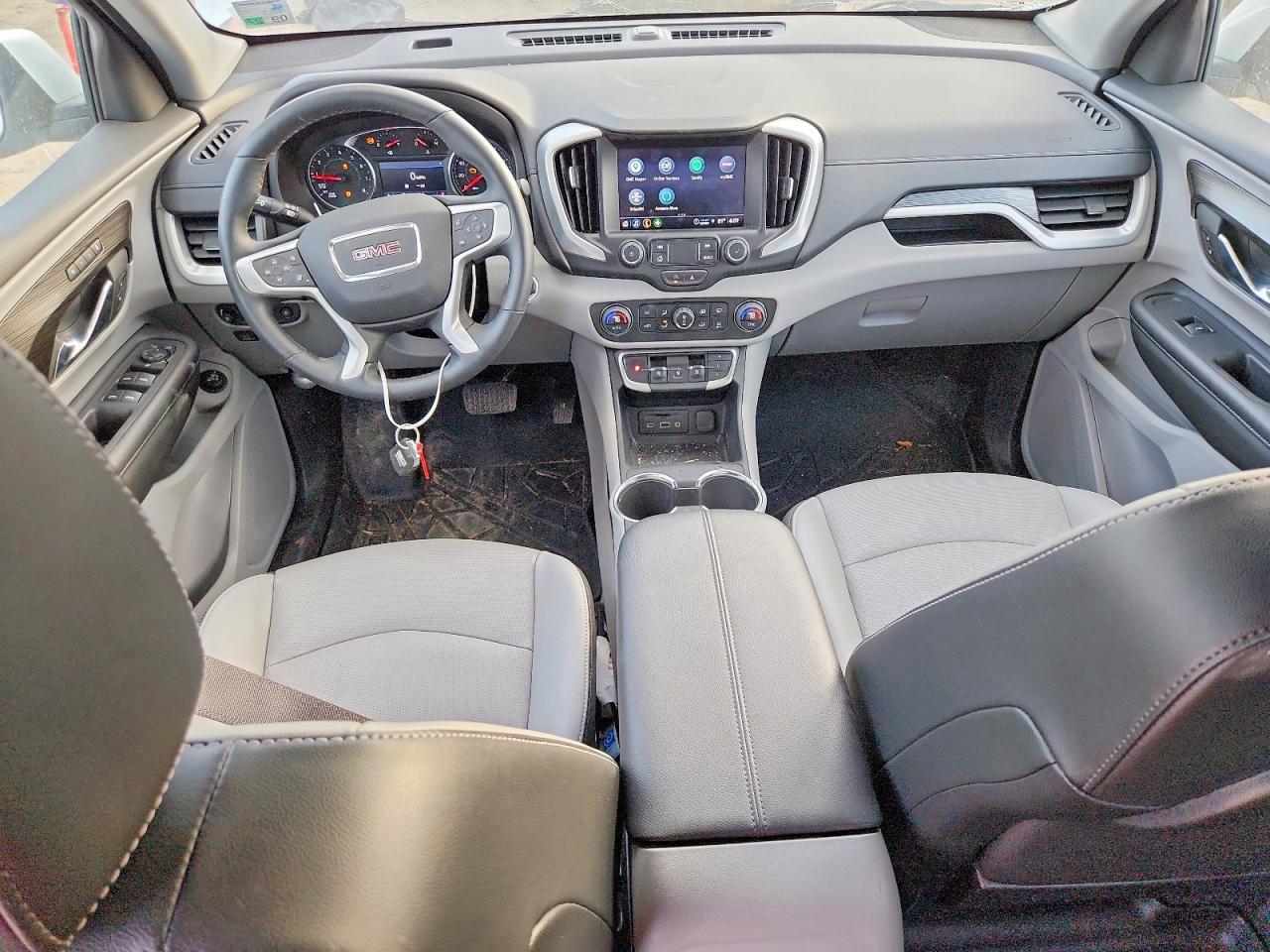 2024 GMC TERRAIN SLT photo 8
