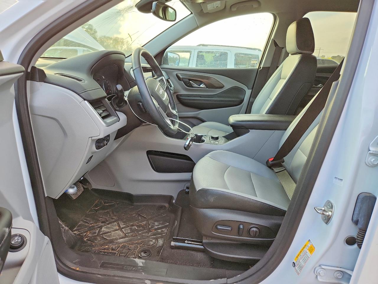 2024 GMC TERRAIN SLT photo 7