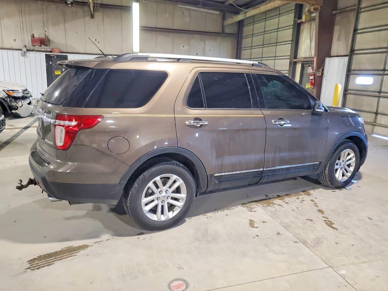 2015 FORD EXPLORER XLT photo 3