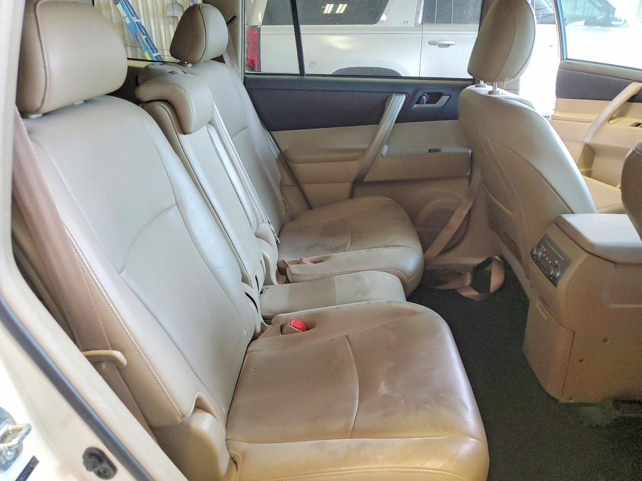 2012 TOYOTA HIGHLANDER BASE photo 11