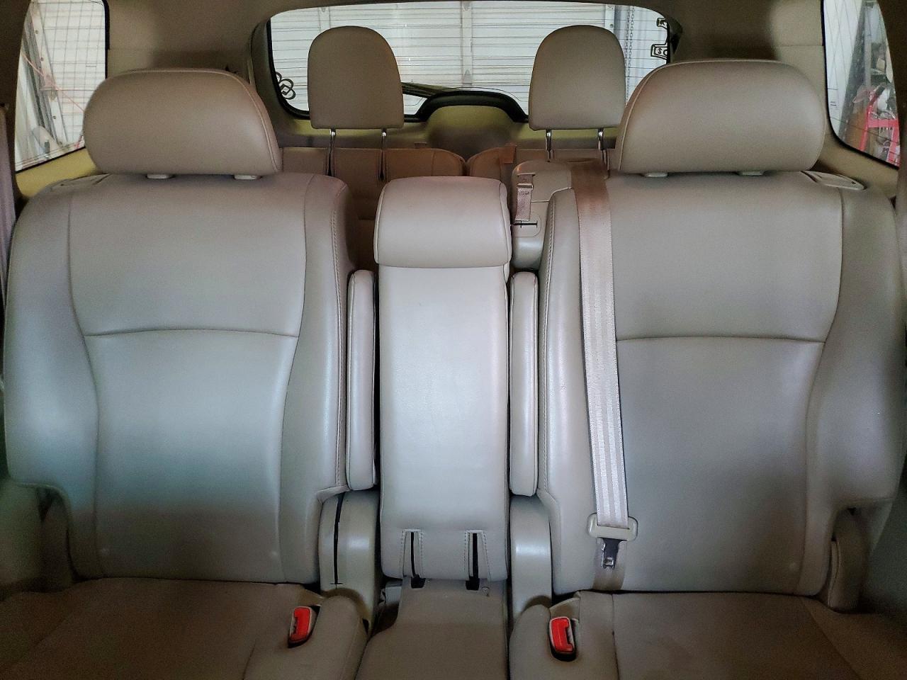 2012 TOYOTA HIGHLANDER BASE photo 10