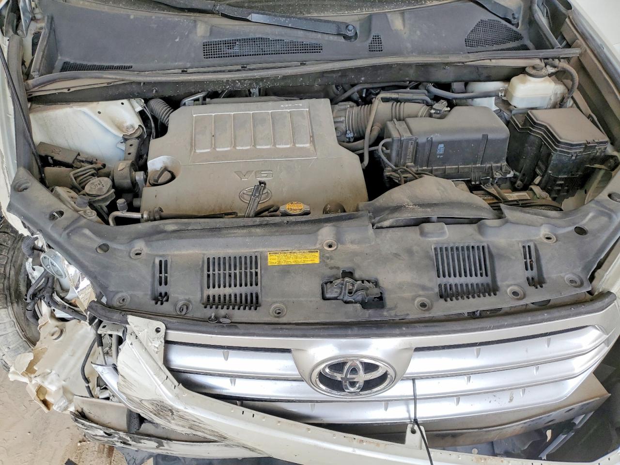 2012 TOYOTA HIGHLANDER BASE photo 12