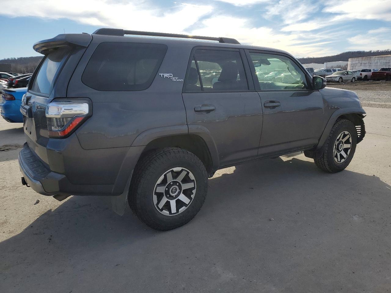 2022 TOYOTA 4RUNNER SR5 PREMIUM photo 3