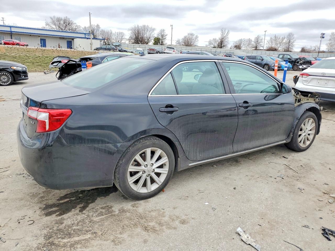 2012 TOYOTA CAMRY BASE photo 3
