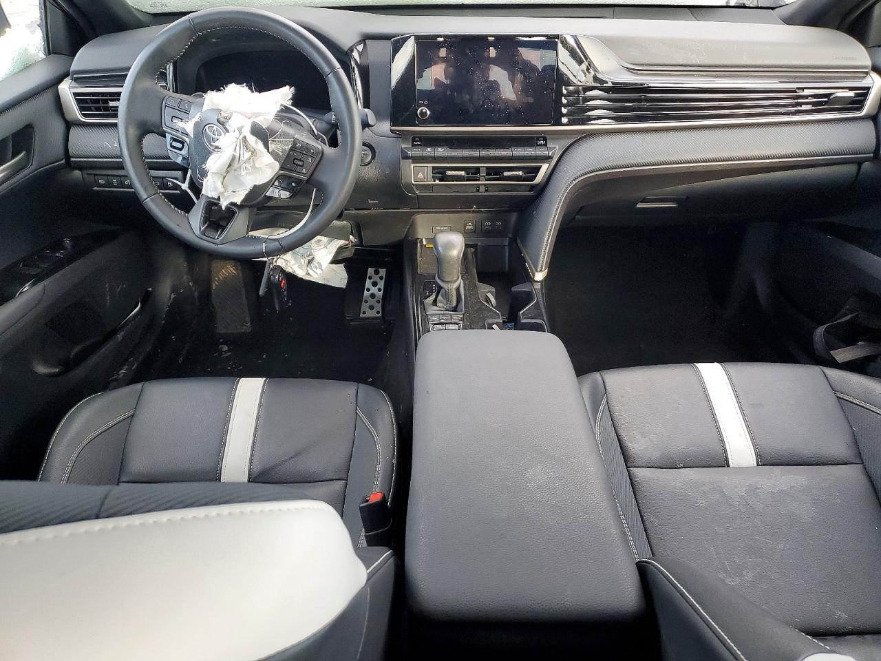 2025 TOYOTA CAMRY XSE photo 8