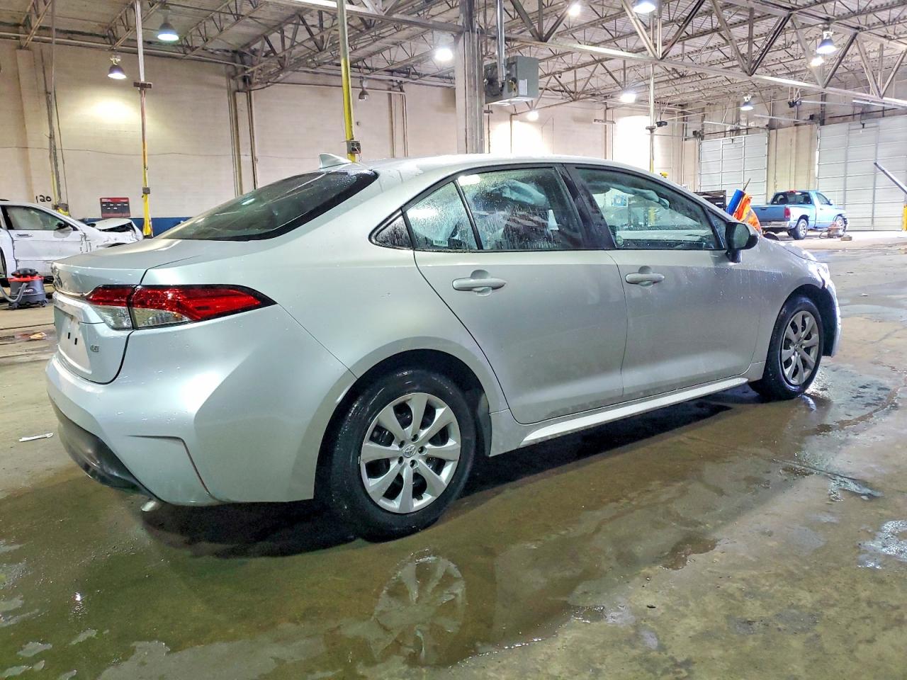 2025 TOYOTA COROLLA LE photo 3