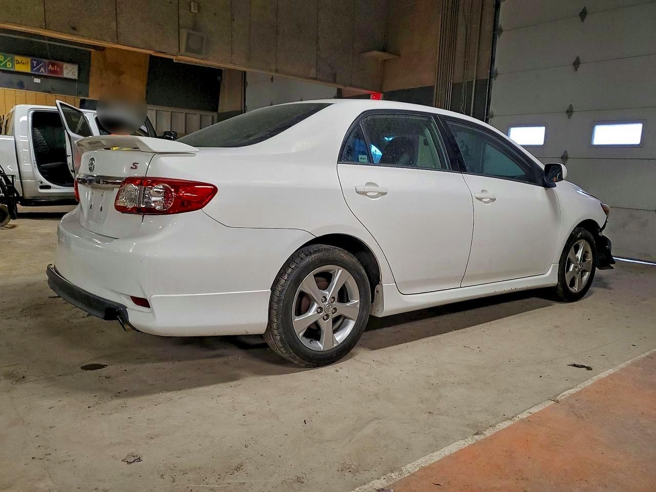 2013 TOYOTA COROLLA BASE photo 3