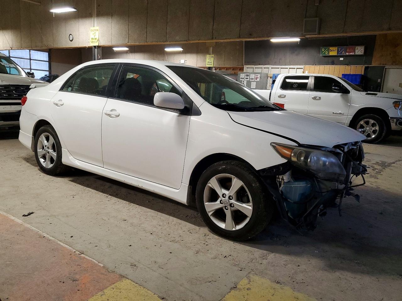 2013 TOYOTA COROLLA BASE photo 4