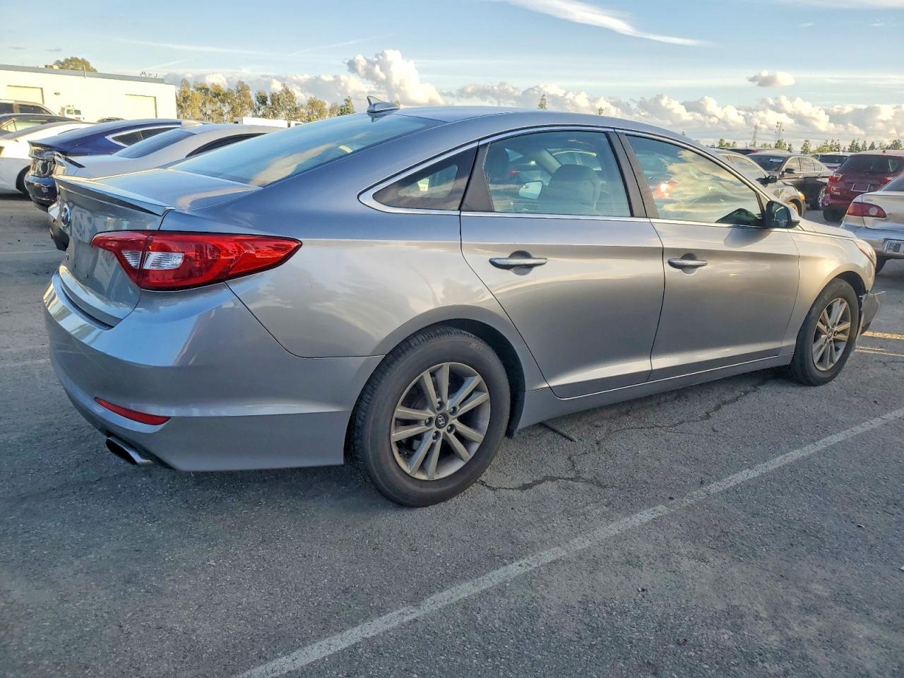 2015 HYUNDAI SONATA SE photo 3