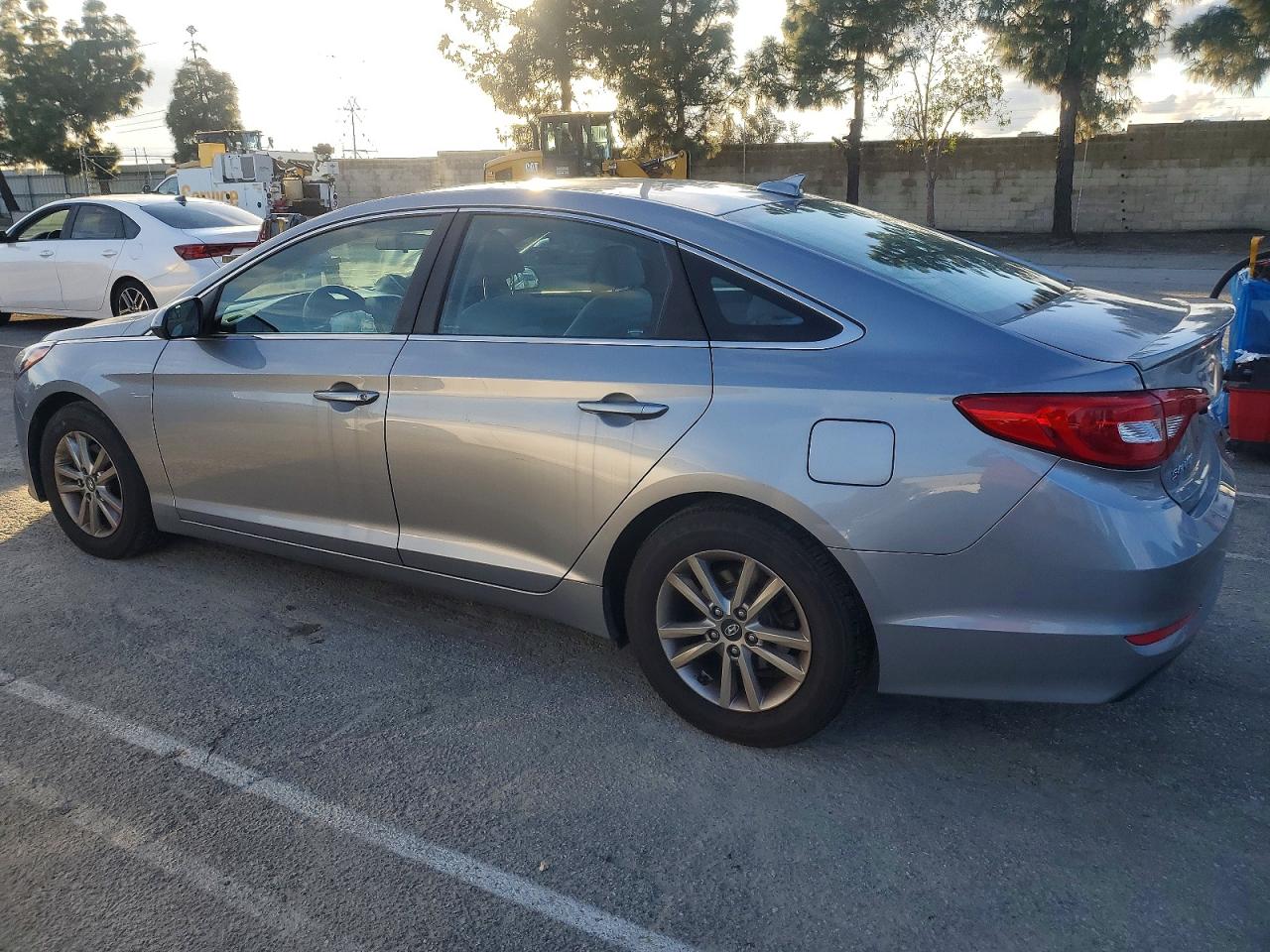 2015 HYUNDAI SONATA SE photo 2