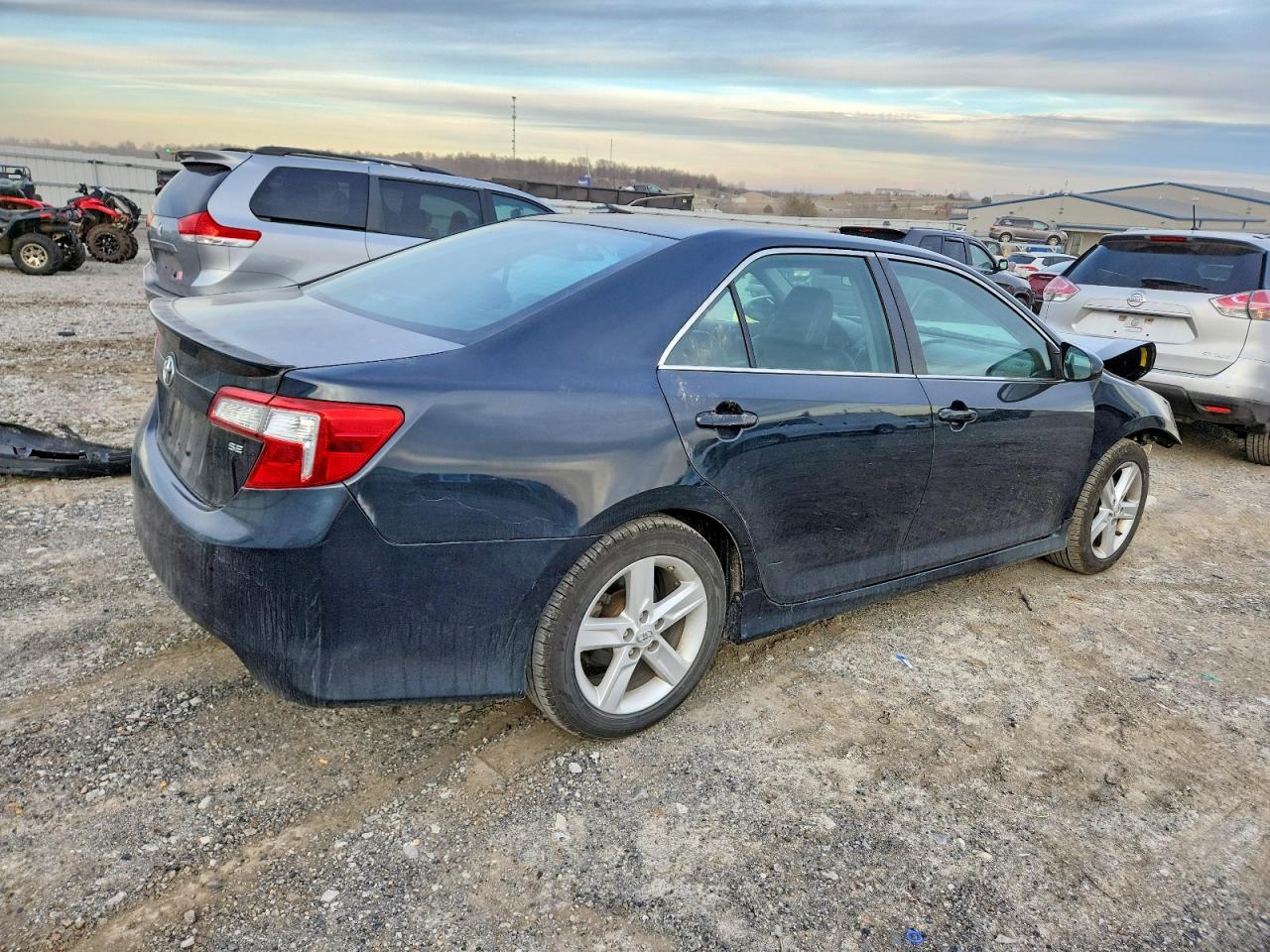 2014 TOYOTA CAMRY L photo 3