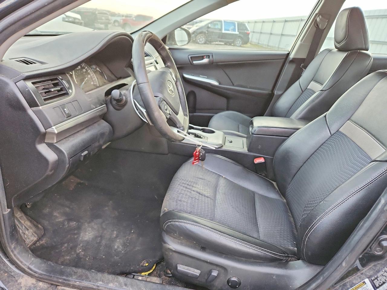 2014 TOYOTA CAMRY L photo 7