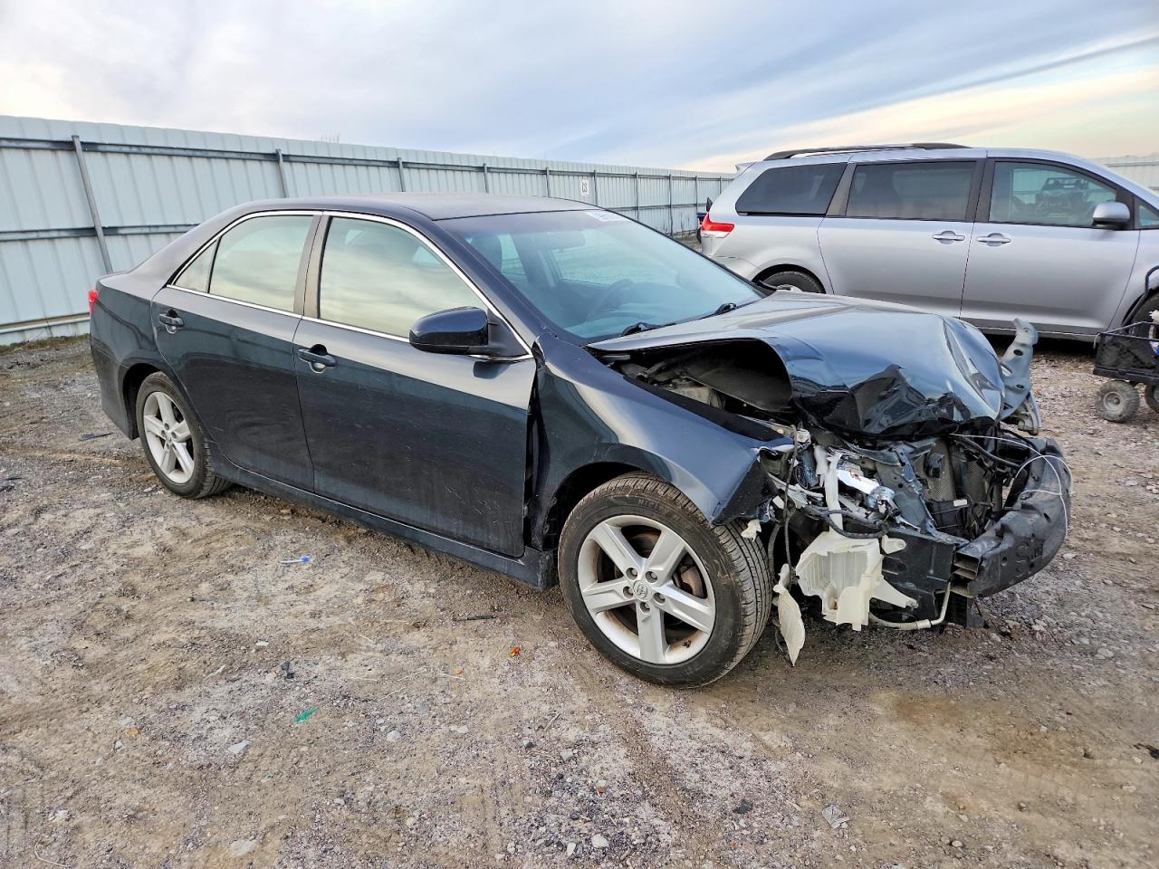2014 TOYOTA CAMRY L photo 4