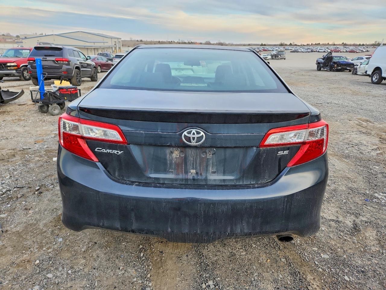 2014 TOYOTA CAMRY L photo 6