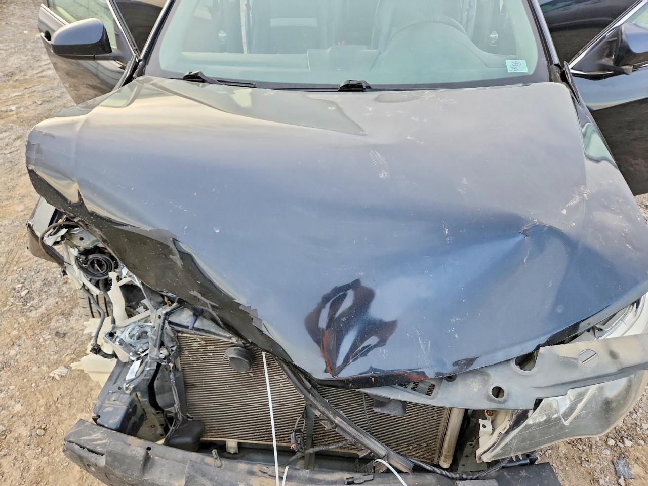2014 TOYOTA CAMRY L photo 11