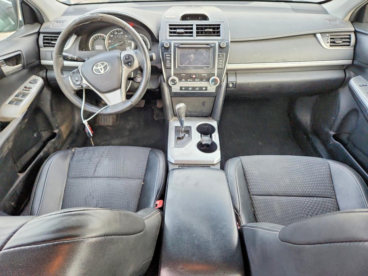 2014 TOYOTA CAMRY L photo 8
