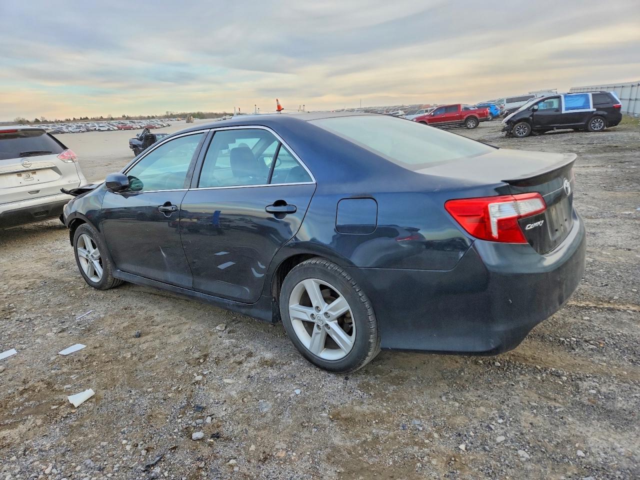 2014 TOYOTA CAMRY L photo 2