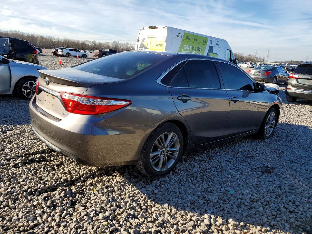 2015 TOYOTA CAMRY LE photo 3