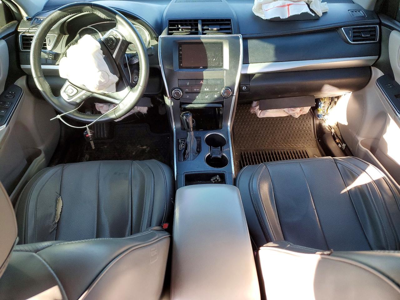 2015 TOYOTA CAMRY LE photo 8