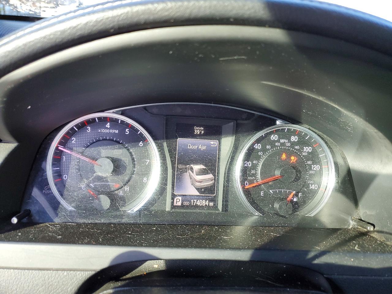 2015 TOYOTA CAMRY LE photo 9