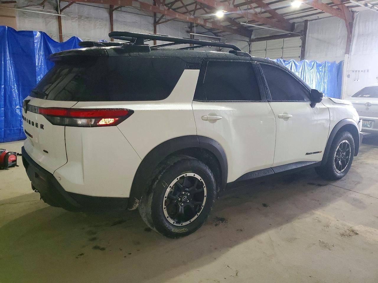 2023 NISSAN PATHFINDER SV photo 3