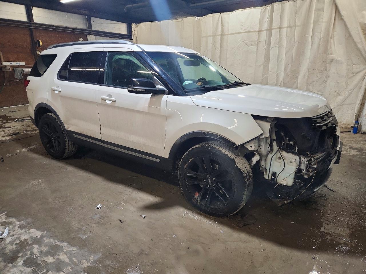 2016 FORD EXPLORER XLT photo 4
