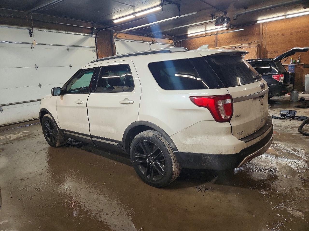 2016 FORD EXPLORER XLT photo 2