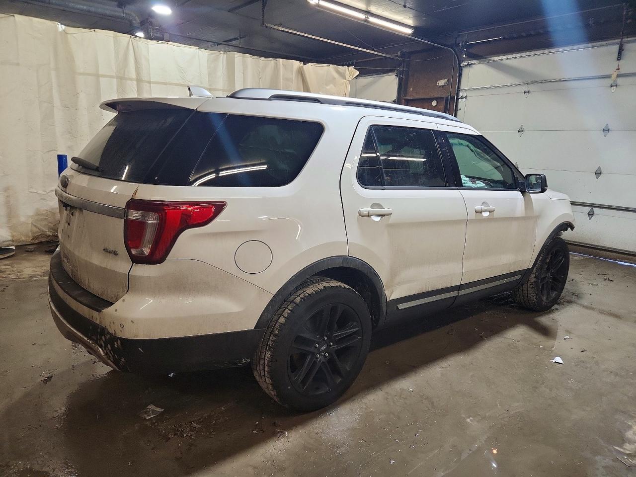 2016 FORD EXPLORER XLT photo 3