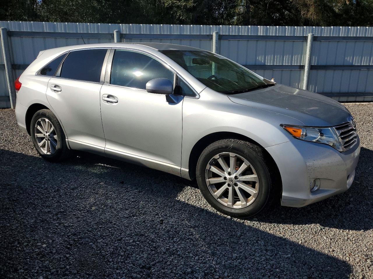 2009 TOYOTA VENZA photo 4