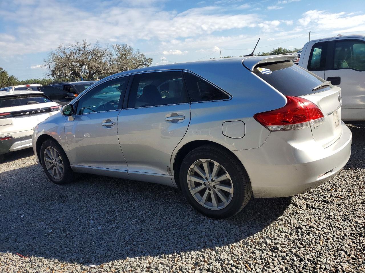 2009 TOYOTA VENZA photo 2