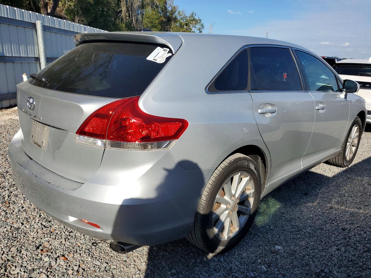 2009 TOYOTA VENZA photo 3