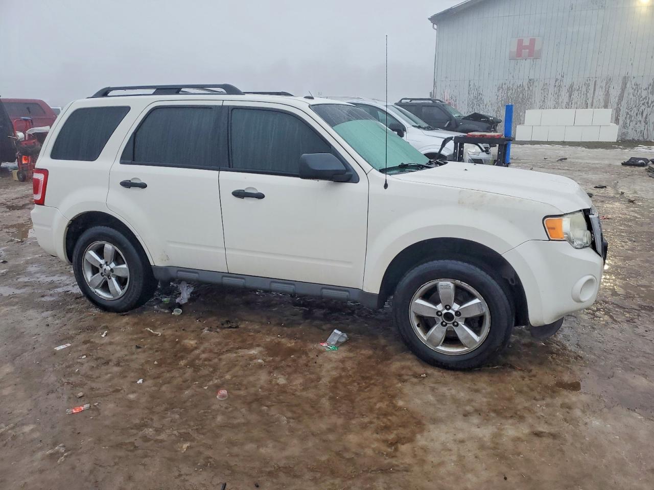 2010 FORD ESCAPE XLT photo 4