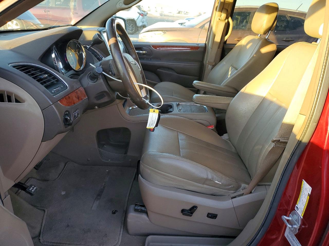 2015 CHRYSLER TOWN & COUNTRY TOURING L photo 7