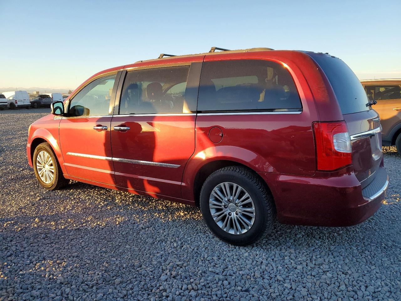 2015 CHRYSLER TOWN & COUNTRY TOURING L photo 2