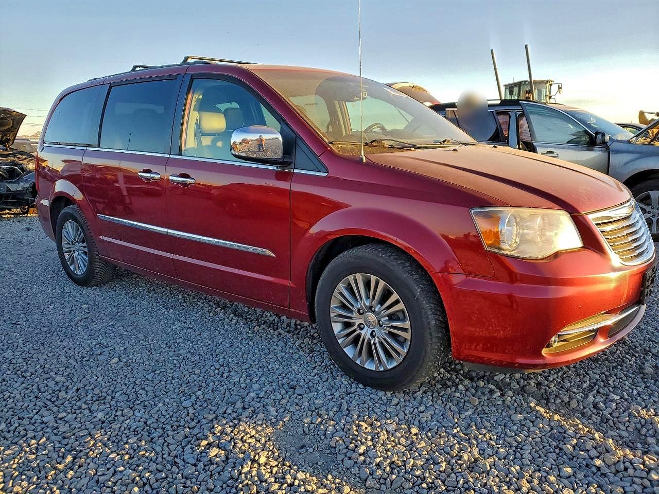 2015 CHRYSLER TOWN & COUNTRY TOURING L photo 4