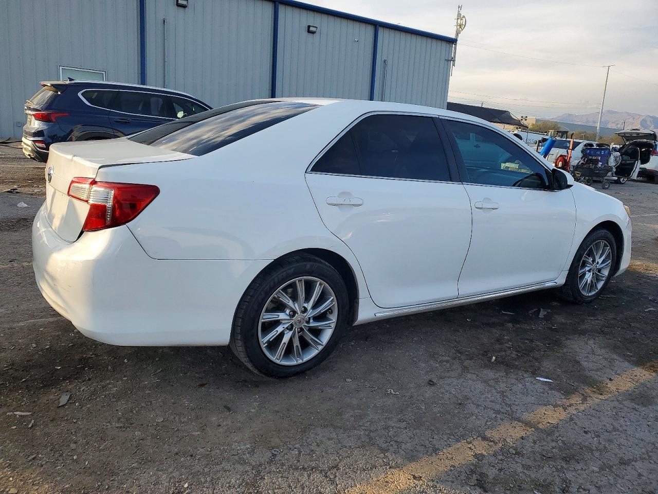 2013 TOYOTA CAMRY L photo 3