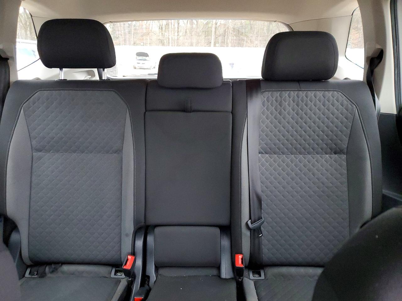 2020 VOLKSWAGEN TIGUAN S photo 10