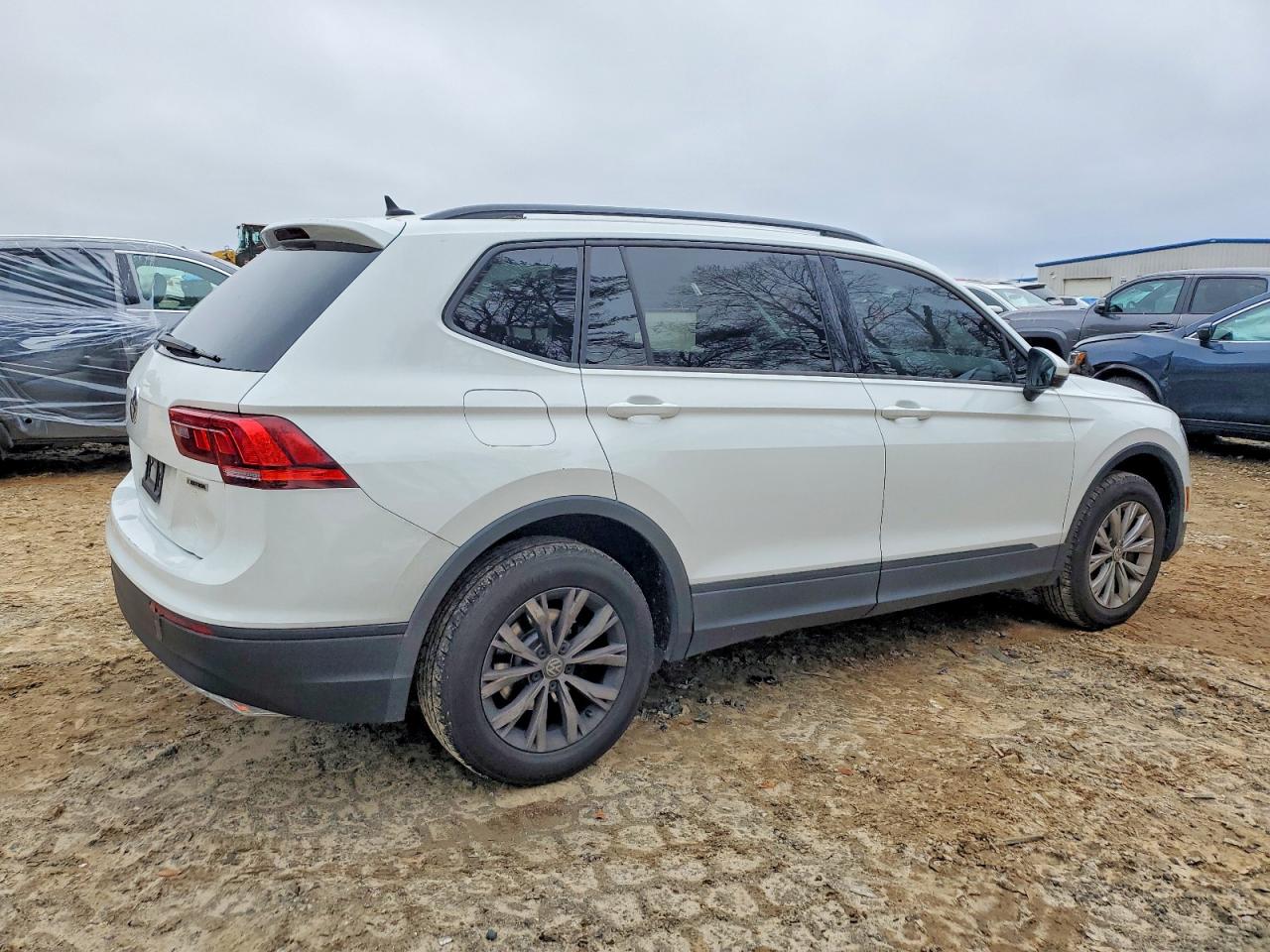 2020 VOLKSWAGEN TIGUAN S photo 3