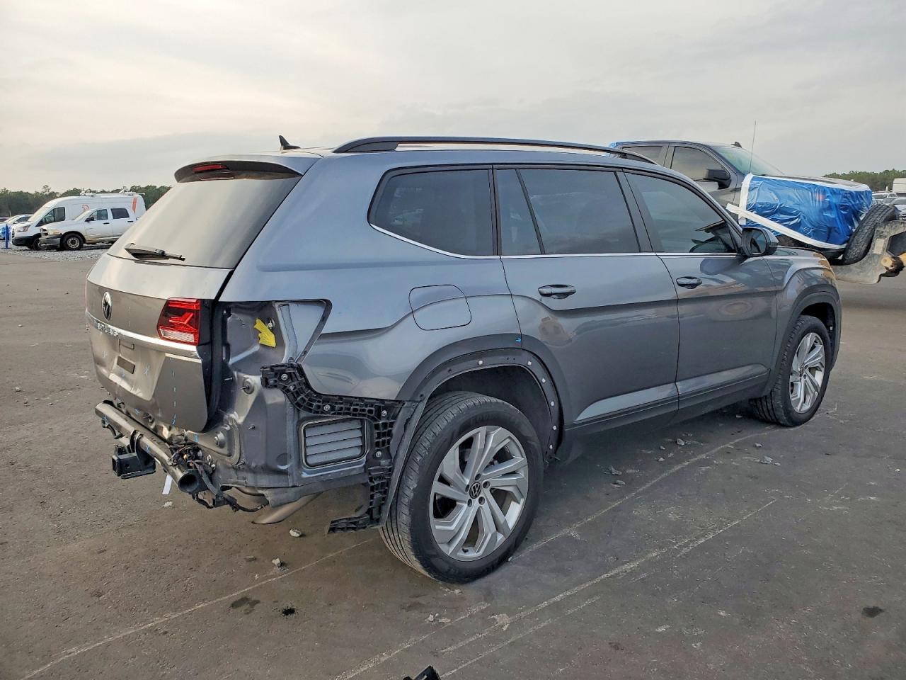 2023 VOLKSWAGEN ATLAS SE photo 3