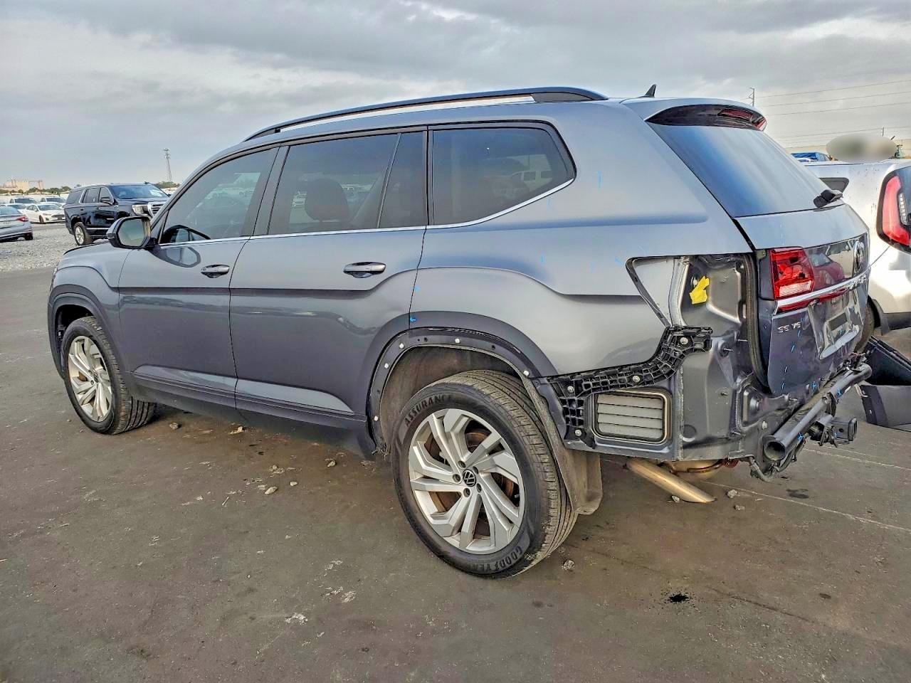 2023 VOLKSWAGEN ATLAS SE photo 2