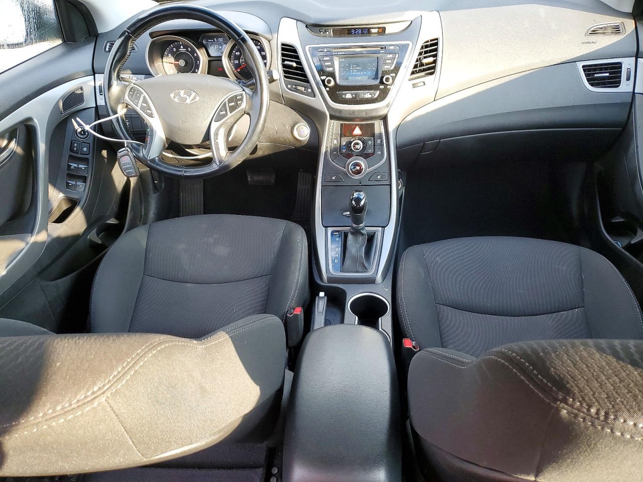 2016 HYUNDAI ELANTRA SE photo 8