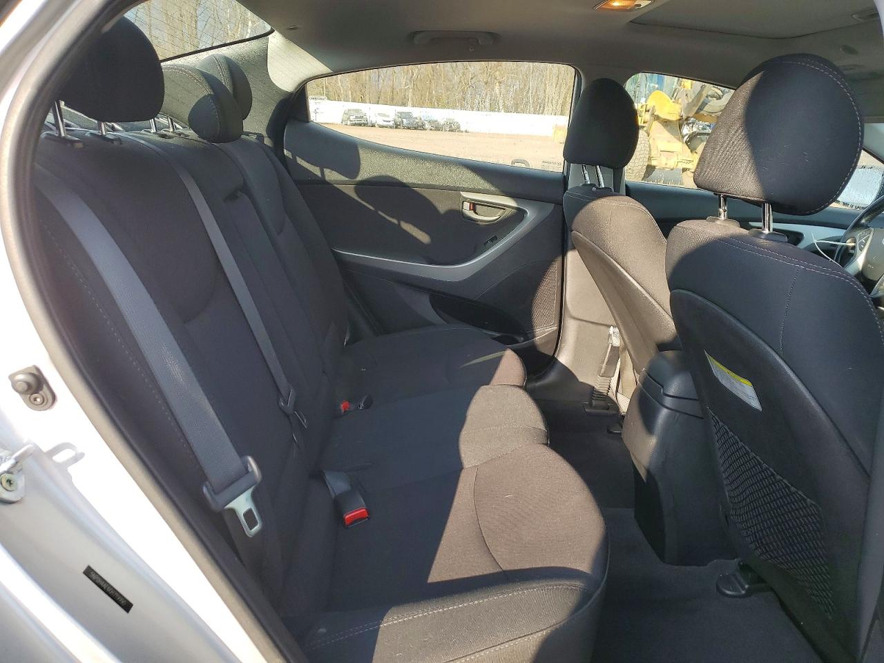 2016 HYUNDAI ELANTRA SE photo 10