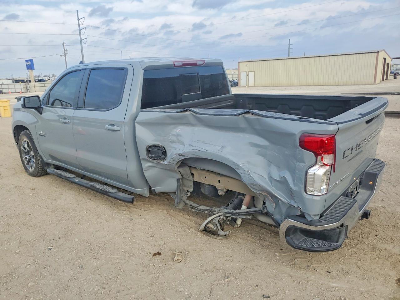 2024 CHEVROLET SILVERADO K1500 LT photo 2