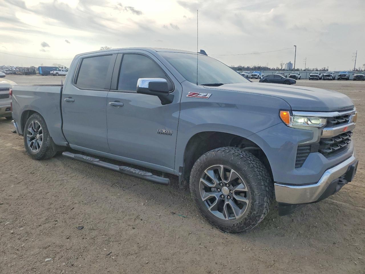 2024 CHEVROLET SILVERADO K1500 LT photo 4