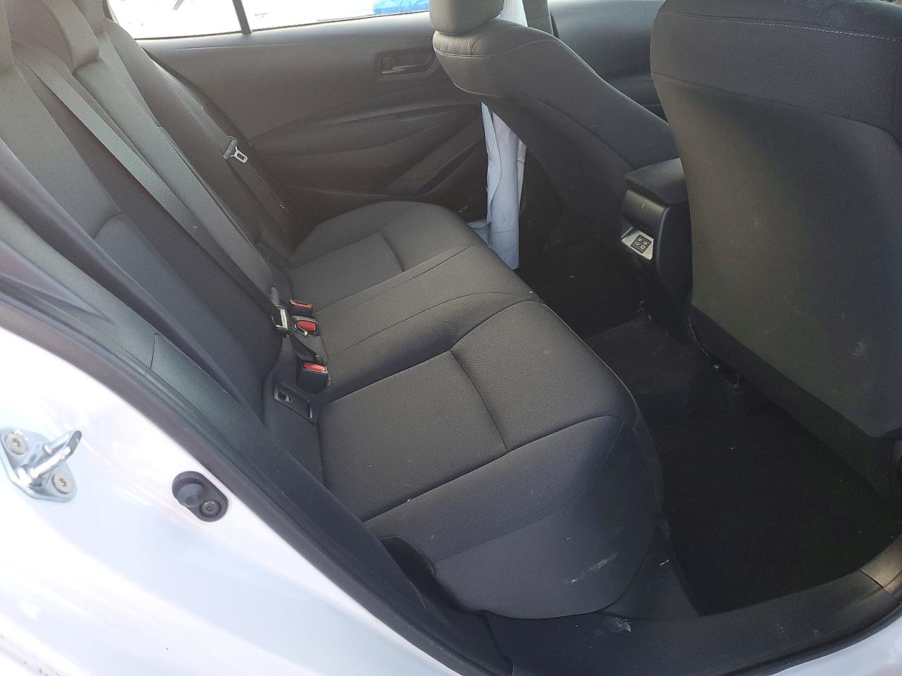 2025 TOYOTA COROLLA LE photo 10