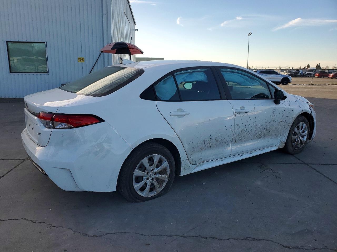 2025 TOYOTA COROLLA LE photo 3