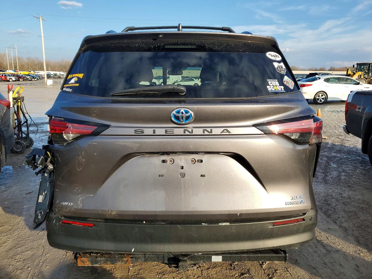 2021 TOYOTA SIENNA XLE photo 6