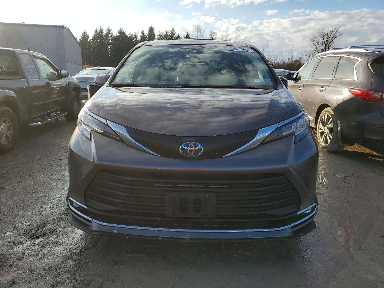 2021 TOYOTA SIENNA XLE photo 5