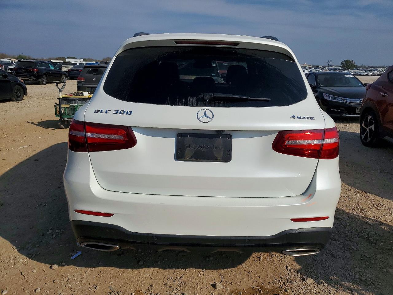 2016 MERCEDES-BENZ GLC 300 4MATIC photo 11