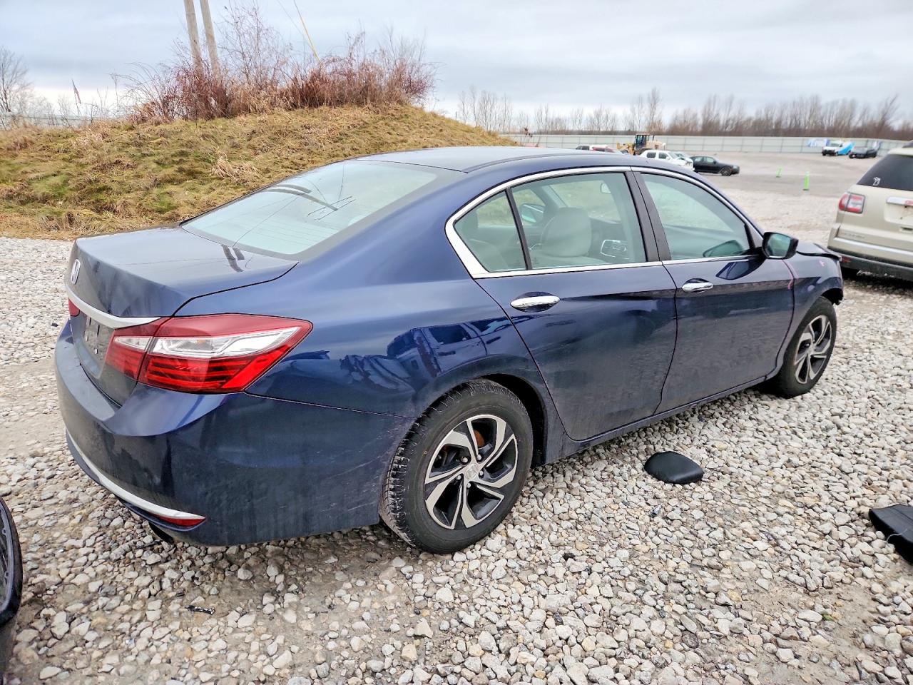 2016 HONDA ACCORD LX photo 5